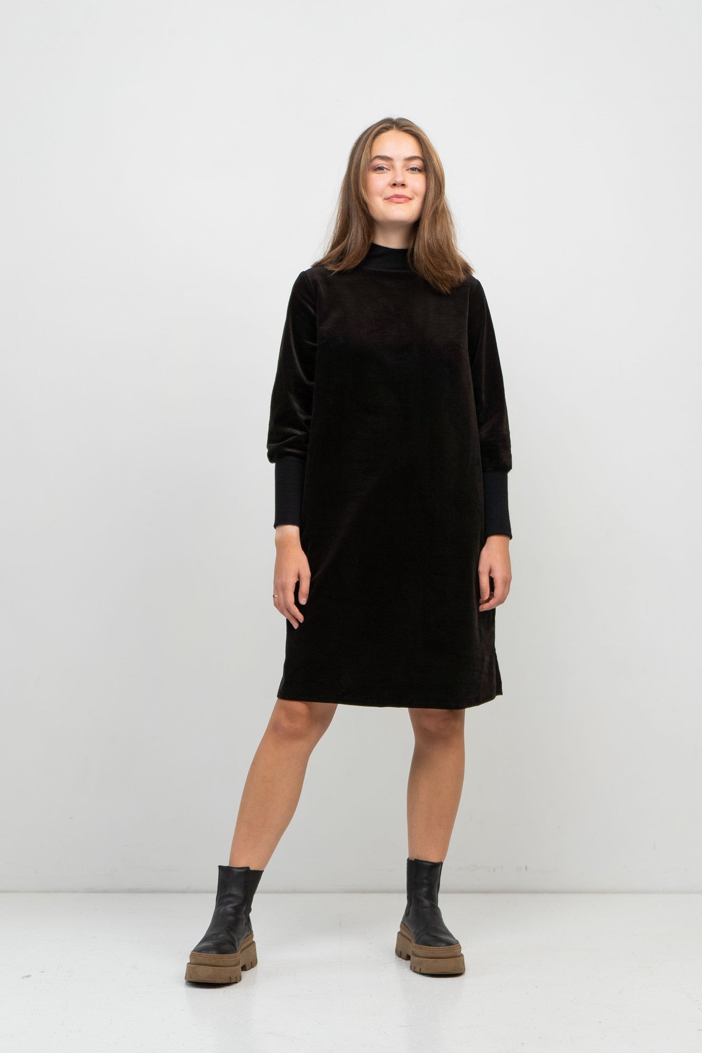 Velvetinė suknelė