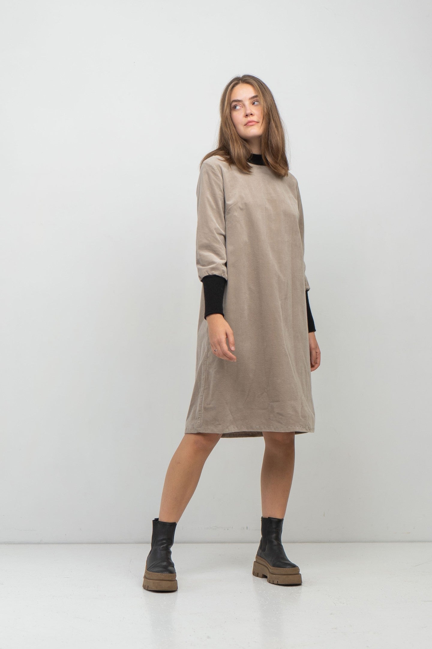 Velvetinė suknelė